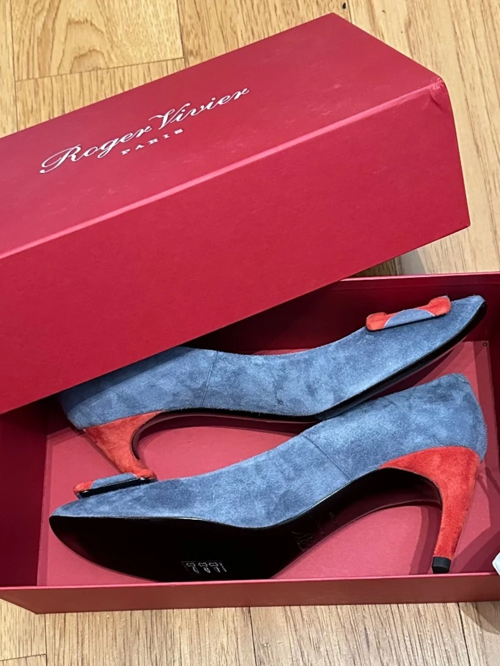 Roger Vivier , Belle de Nuit, grey & red suede, Never worn, size EU 40 orig box